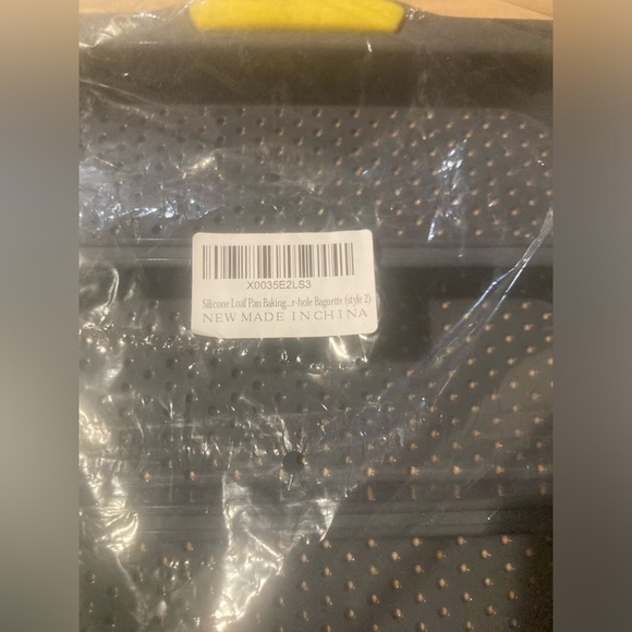 silicone loaf pan. Can make 4 loads at a time. Brand new & never used - Picture 3 of 3